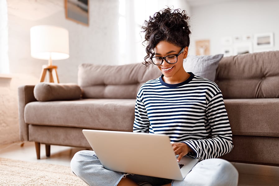 Lady-with-Laptop